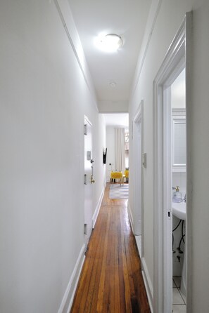 Interior - Eclectic Artsy 1-bedroom apartment in Flatiron/High Ceilings (New York)