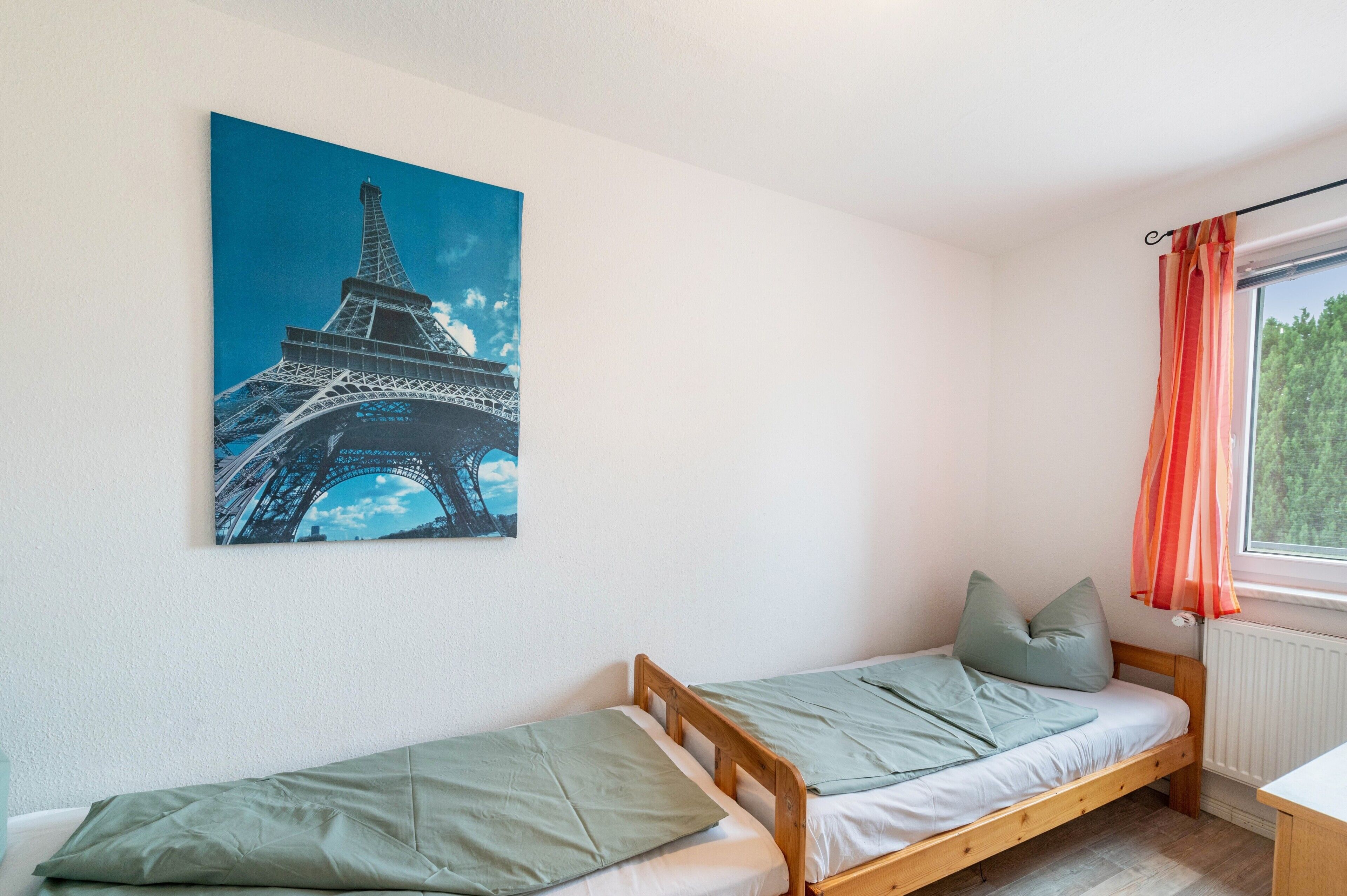 2 bedrooms, WiFi, bed sheets