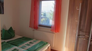 2 bedrooms, WiFi, bed sheets