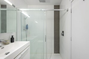 Hair dryer - Square Victoria - Balcony View & Free Parking (Montreal)