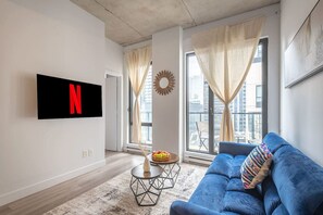 TV - Square Victoria - Balcony View & Free Parking (Montreal)