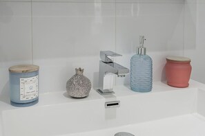 Hair dryer - Chic Loft Near Old Port | Prime Spot (Montreal)