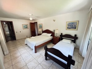 4 quartos, ferros/tábuas de passar roupa, Wi-Fi