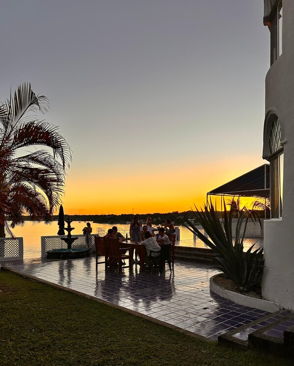 Outdoor dining - Casa Árabe (Bacalar)