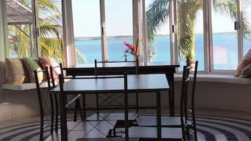 Ze serveren er ontbijt, lunch, diner en brunch