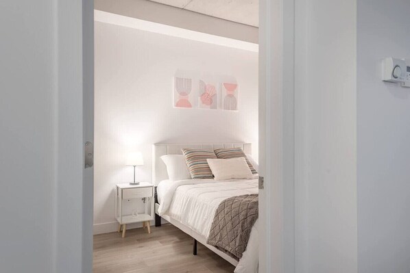 Desk, iron/ironing board, WiFi, bed sheets - Stylish 1BR Industrial Loft Steps - Old Montreal (Montreal)