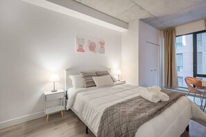 Desk, iron/ironing board, WiFi, bed sheets - Stylish 1BR Industrial Loft Steps - Old Montreal (Montreal)