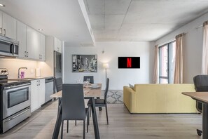 Fridge, oven, stovetop, dishwasher - Chic 2BR • Balcony • Old Port & Downtown + Parking (Montreal)