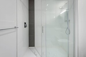 Hair dryer - Old Port- 1 Bedroom Apartment (Montreal)