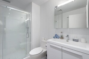 Hair dryer - Old Port- 1 Bedroom Apartment (Montreal)