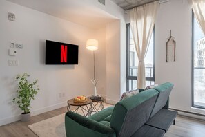 TV - Modern 1BR in Old Montreal + Lounge Access (Montréal)