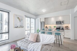 TV - 2 Queen Beds- Panoramic View (Montreal)