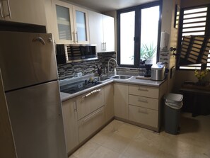 Private kitchen - Terrific 2-bedroom apartment with AC in vibrant San Juan (San Juan)