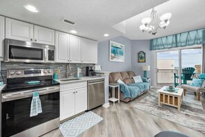 Fridge, microwave, oven, stovetop - Whispering Waves Hideout 1BR (Myrtle Beach)