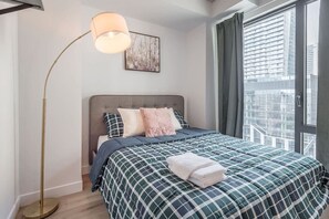 Desk, iron/ironing board, WiFi, bed sheets - Square Vic | 2 Queens + Balcony Retreat (Montreal)