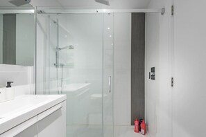 Hair dryer - Square Vic | 2 Queens + Balcony Retreat (Montreal)
