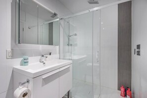 Hair dryer - Square Vic | 2 Queens + Balcony Retreat (Montreal)
