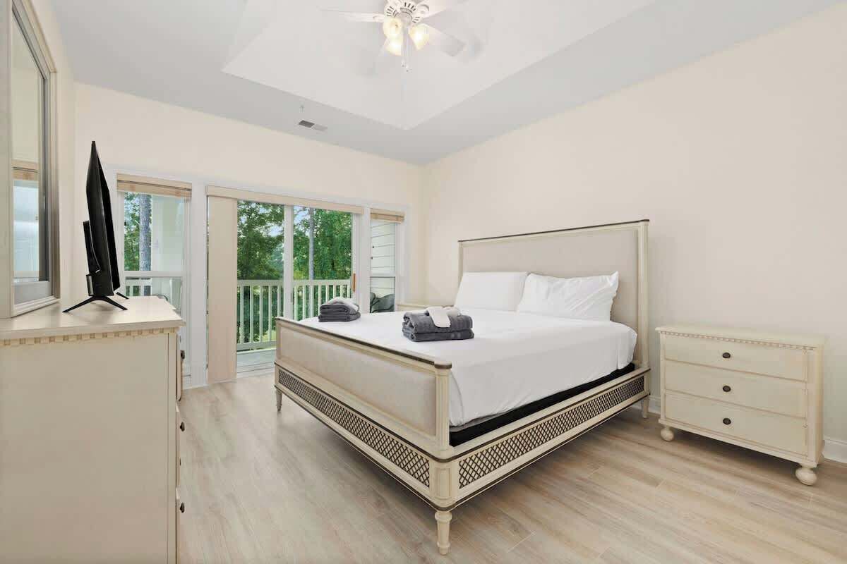 3 habitaciones, tabla de planchar con plancha, wifi y ropa de cama 