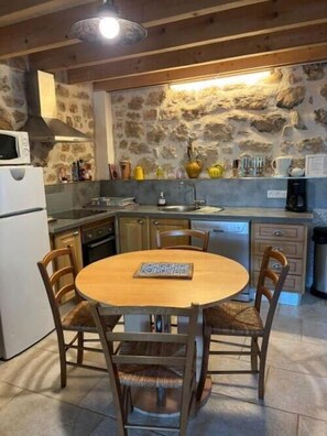 Kühlschrank, Mikrowelle, Ofen, Geschirrspüler
