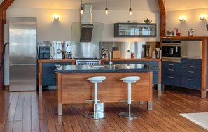 Fridge, microwave, stovetop, dishwasher - Amazing home in Rude with sauna (Rude)