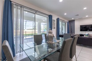 Dining - Spacious 6BR Short Drive Disney, Epic & Universal w/ Pool & Resort Access (Kissimmee)