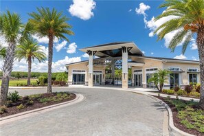 Exterior - Spacious 6BR Short Drive Disney, Epic & Universal w/ Pool & Resort Access (Kissimmee)