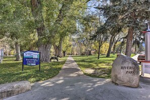 Property grounds - 5 Star Listing!  1 Min Walk to River & Downtown (Salida)