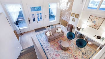 Téléviseur, foyer, chaîne audio, bureau