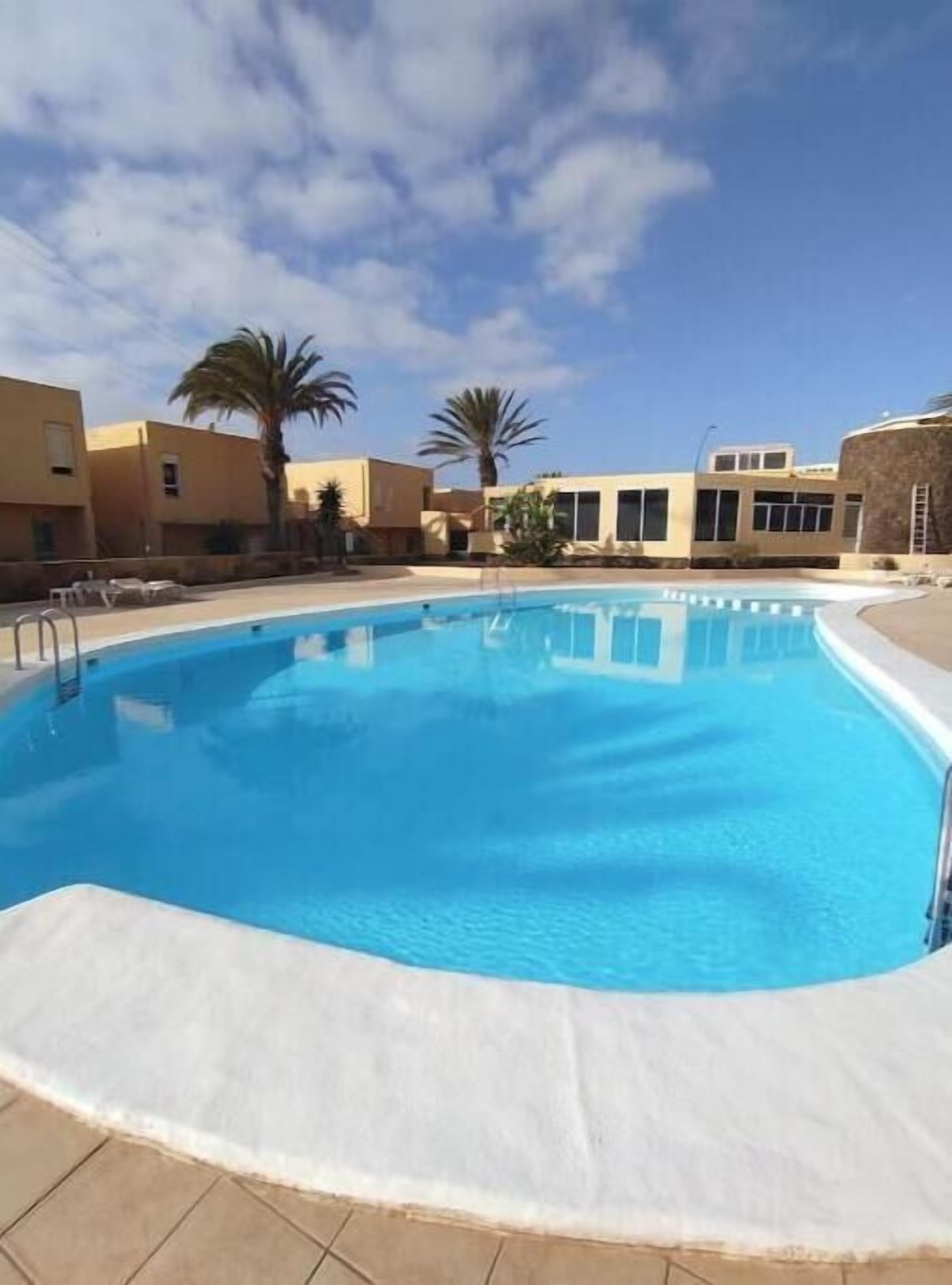 حمام سباحة