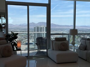 Interior - Spacious 3-bedroom condo in amazing Las Vegas with AC and gym (Las Vegas)