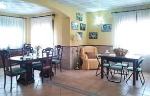 Dining - Rafaela Sanchez Alcala (Alcolea)
