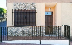 Exterior detail - Rafaela Sanchez Alcala (Alcolea)