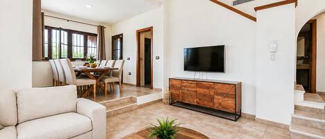 Smart TV, fireplace