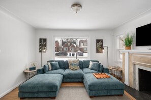 TV, books - Spacious Detroit Home | Parking | Sleeps 10 (Detroit)