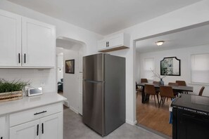 Dining - Spacious Detroit Home | Parking | Sleeps 10 (Detroit)