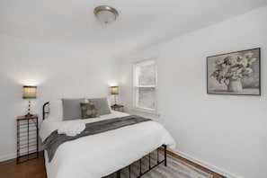 Iron/ironing board, WiFi, bed sheets - Spacious Detroit Home | Parking | Sleeps 10 (Detroit)