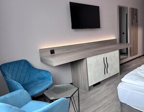 Basic Double Room, Balcony, Garden View