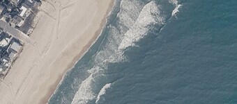 Perfect Oceanfront Home with 5 Bedrooms in ideal Surf City with Central AC.