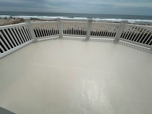 Property grounds - Perfect Oceanfront Home with 5 Bedrooms in ideal Surf City with Central AC. (Surf City)
