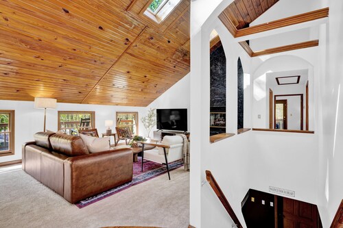 Pool - Hot Tub - Game Room - Theater - Fire Pit
