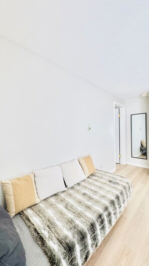 1 bedroom, desk, free WiFi, bed sheets