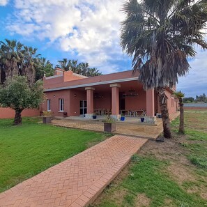 Exterior - Apartment 'Hacienda El Legado 5' with Shared Pool, Wi-Fi and Air Conditioning (Chiclana de la Frontera)
