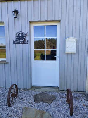 Exterior detail - "Chambre de Laluby" Room with Jacuzzi and Air Conditioning (Arx)