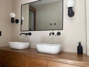 Familjesvit - uteplats - utsikt mot bergen | Badrum