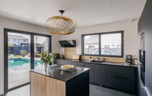Magnifique maison à Dinard avec piscine privée, utilisable à l'intérieur.