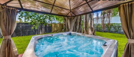 Baignoire à remous extérieure