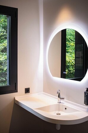 Bathroom - Hotel La Reposee Rest. L'escu De Runfao (Liffre)