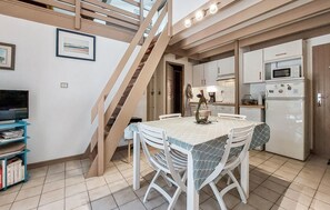 Dining - Charmante maison proche plage (Saint-Georges-de-Didon)