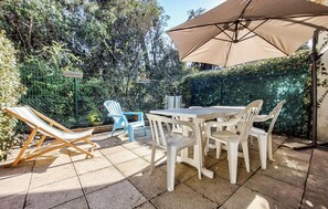 Outdoor dining - Charmante maison proche plage (Saint-Georges-de-Didon)