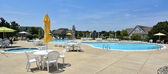 Close to beach, pet-friendly 4BR condo in beautiful Bethany Bay resort community